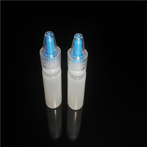 Plastic eye dropper bottle